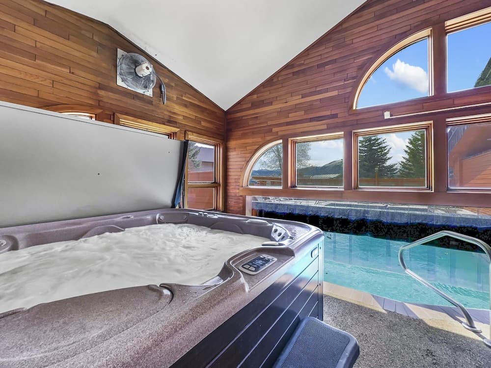 Indoor spa tub