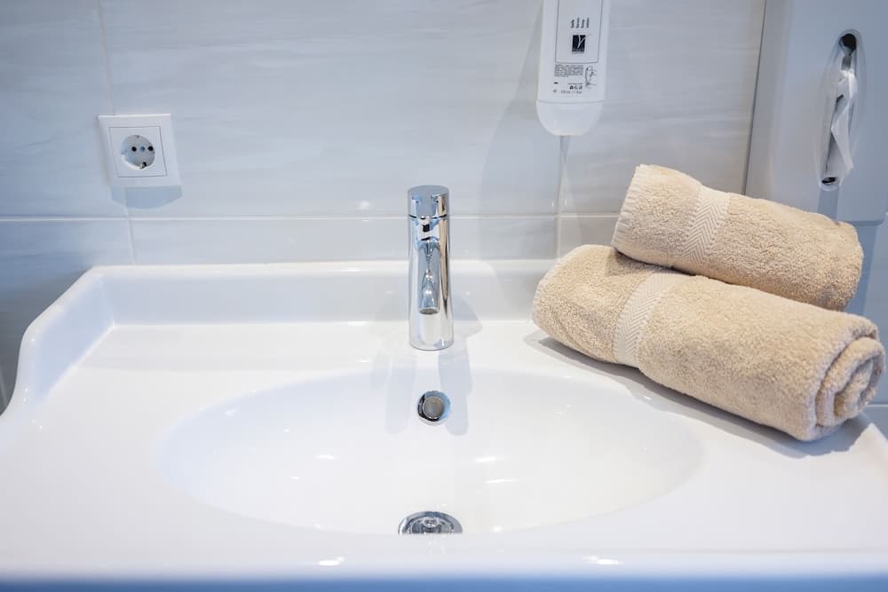 Bathroom sink