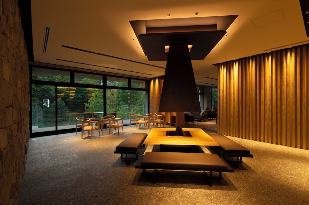 Lobby lounge