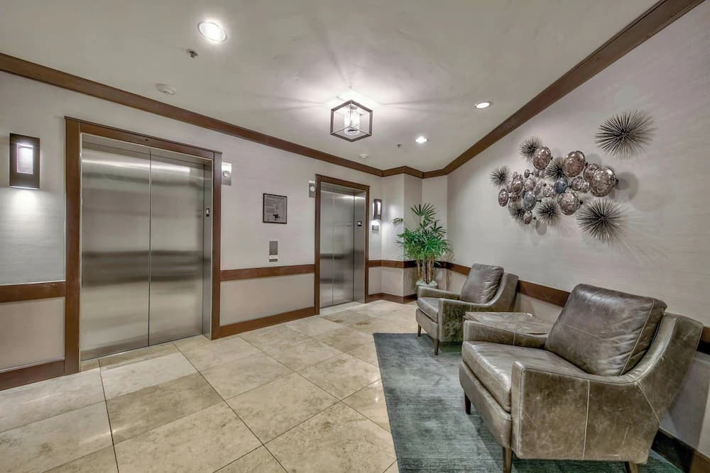 Lobby lounge