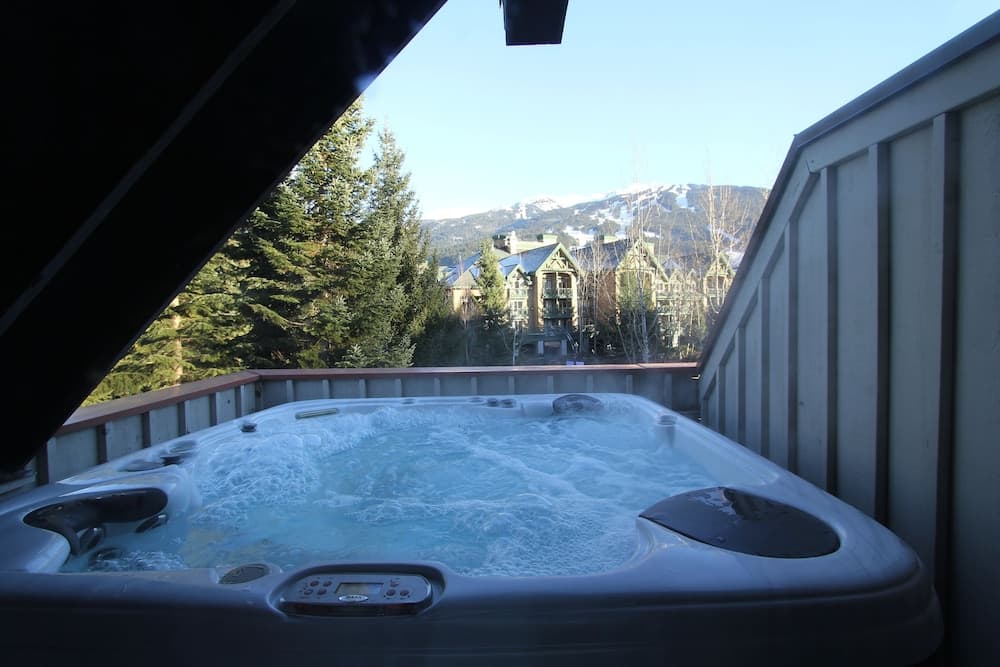 Private spa tub