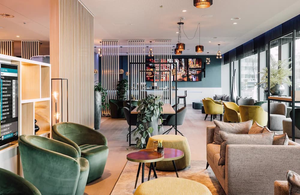 Lobby lounge