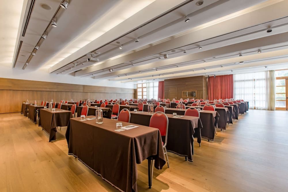 Meeting facility