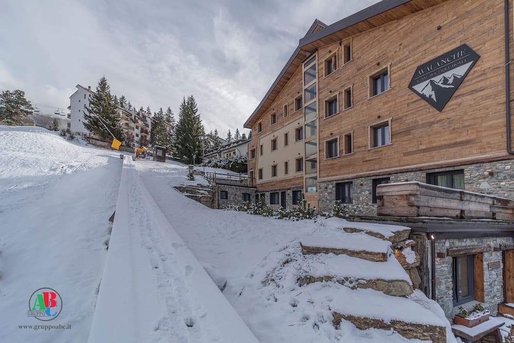 Snow and ski sports