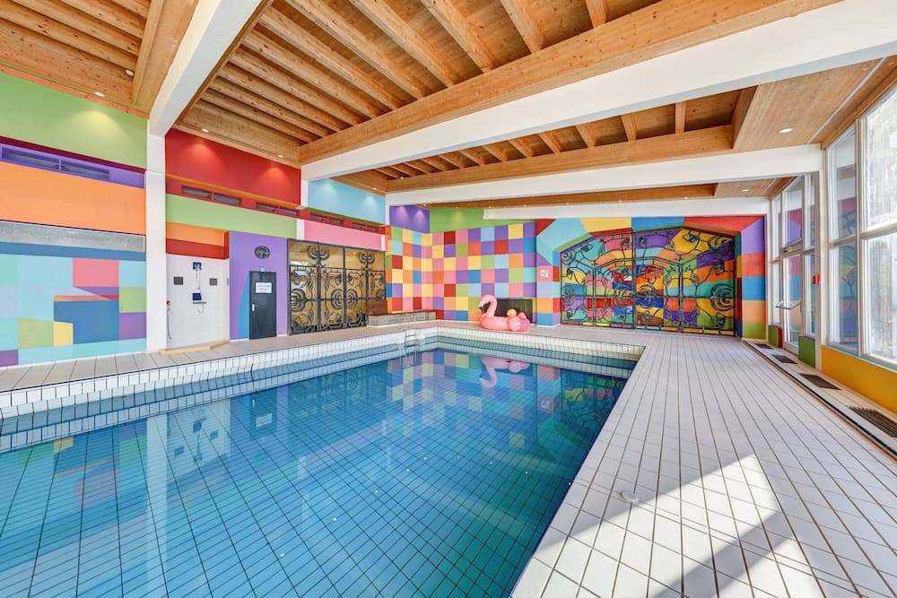 Exercise/lap pool