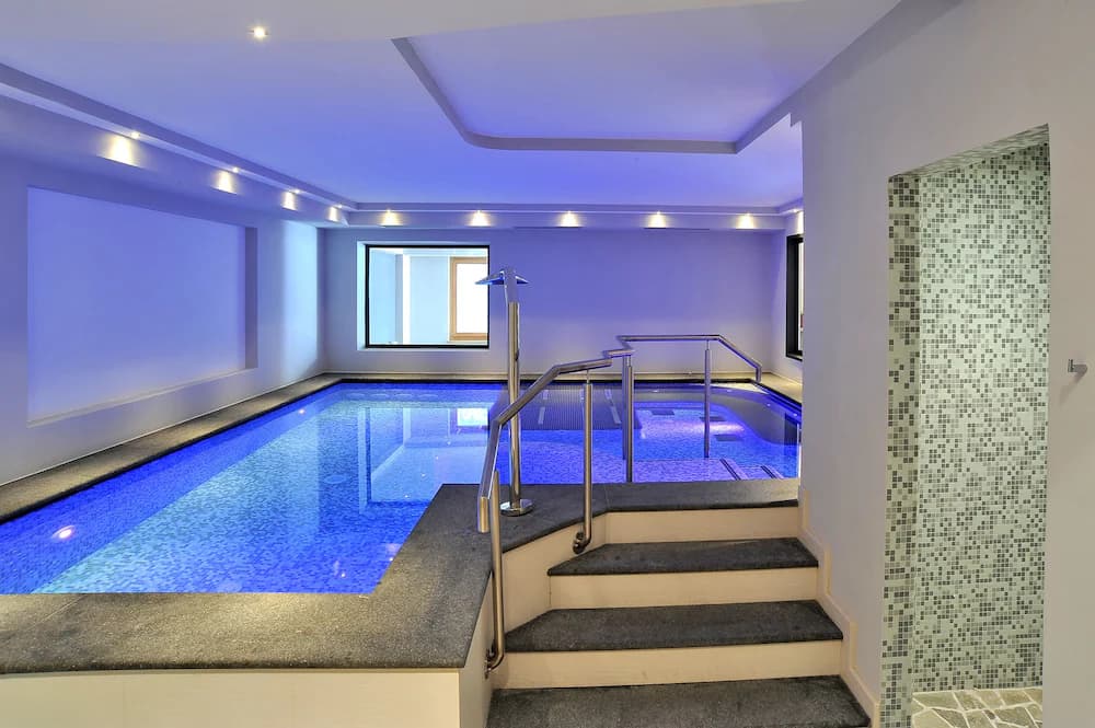 Pool waterfall