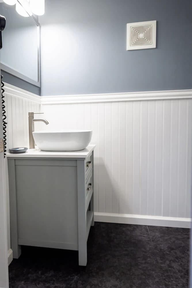 Bathroom sink