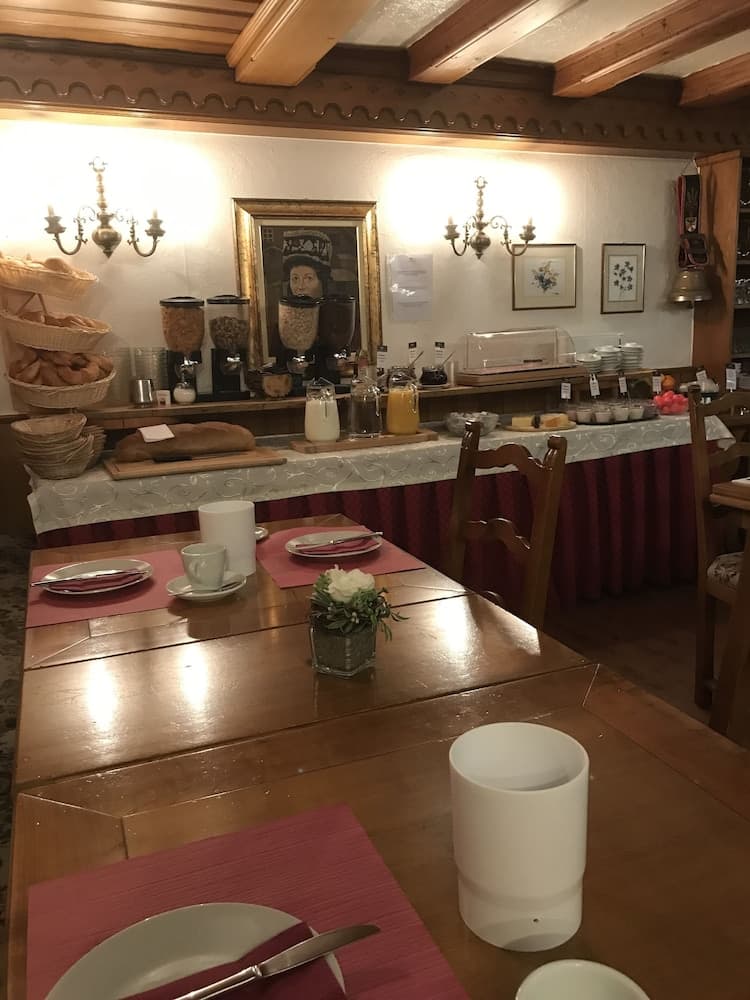 Breakfast area