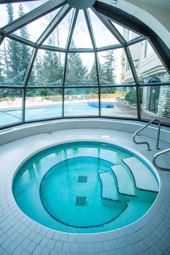 Indoor spa tub