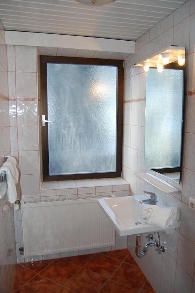 Bathroom sink
