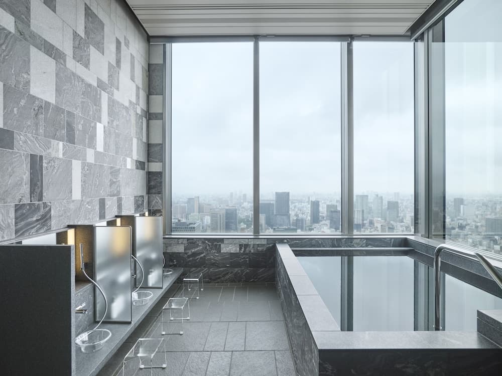 Indoor spa tub