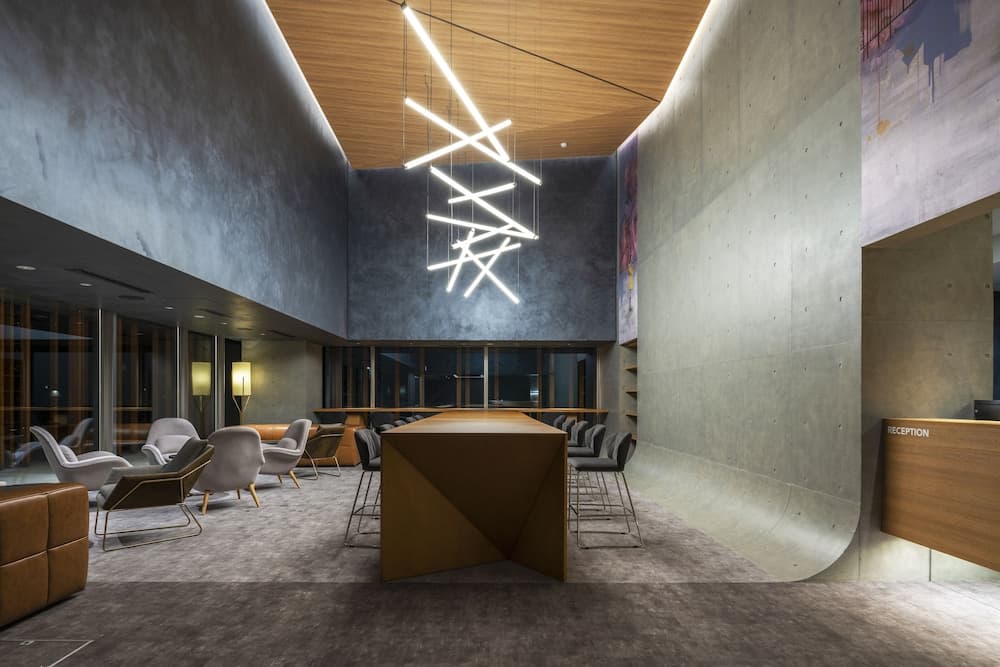 Lobby lounge