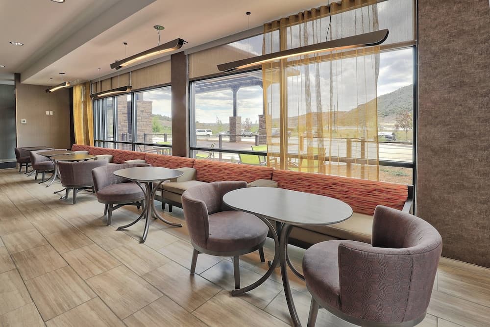 Lobby lounge
