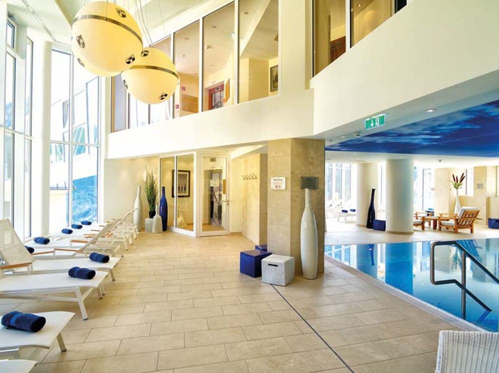 Exercise/lap pool