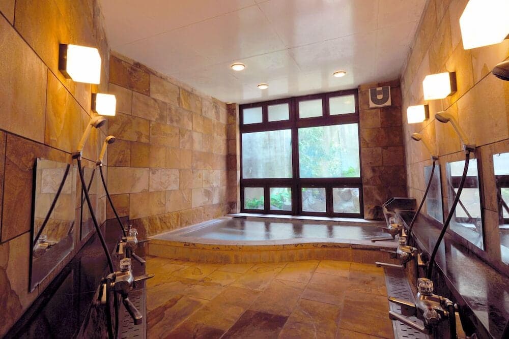 Indoor spa tub