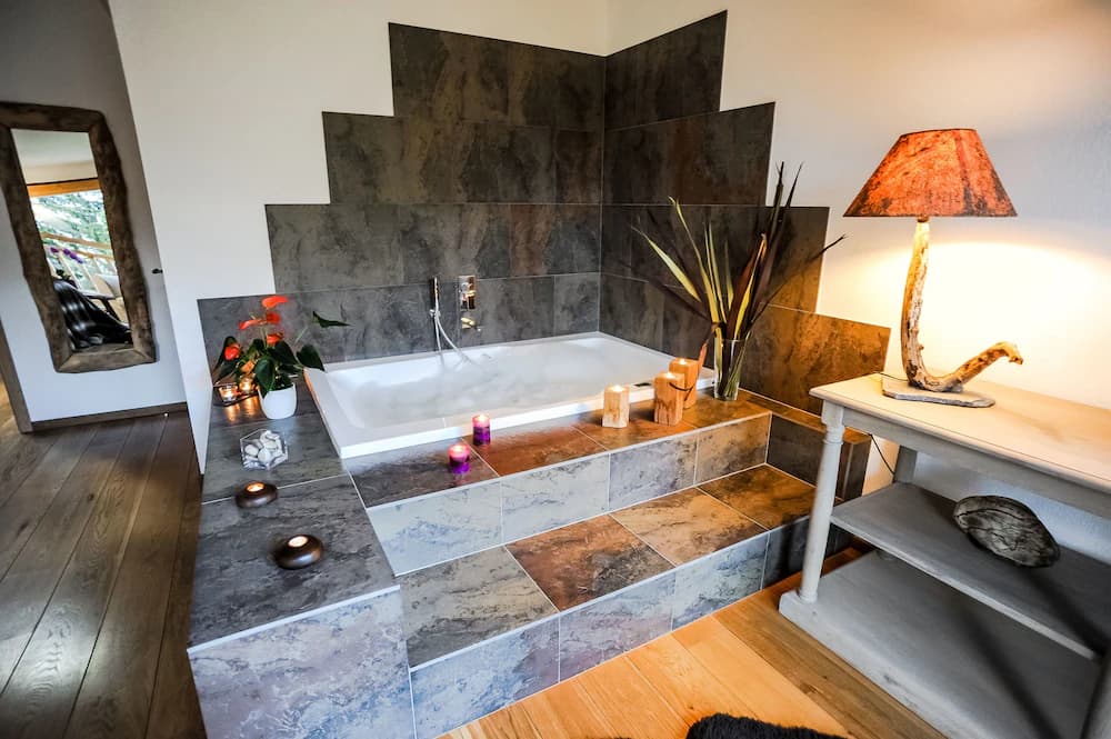Jetted tub