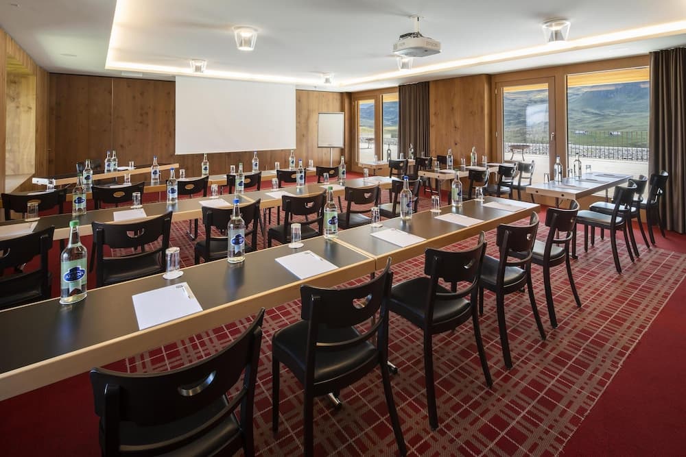Meeting facility