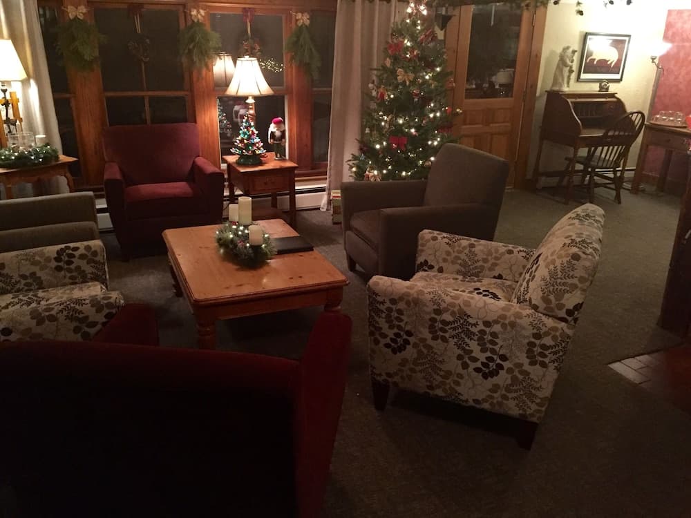 Lobby lounge