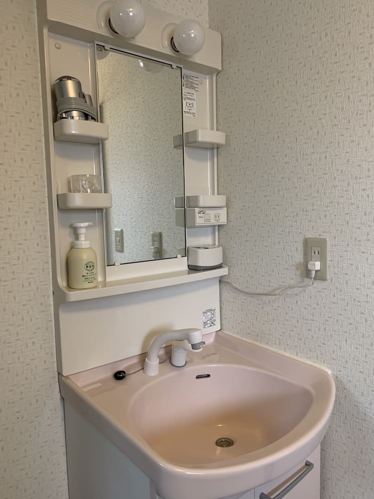 Bathroom sink