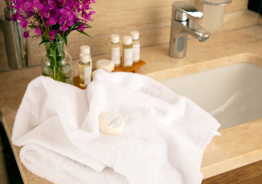 Bathroom amenities