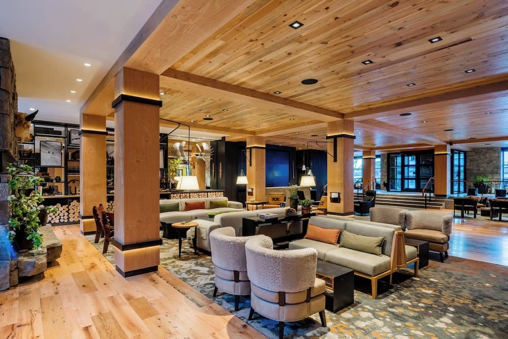 Lobby lounge