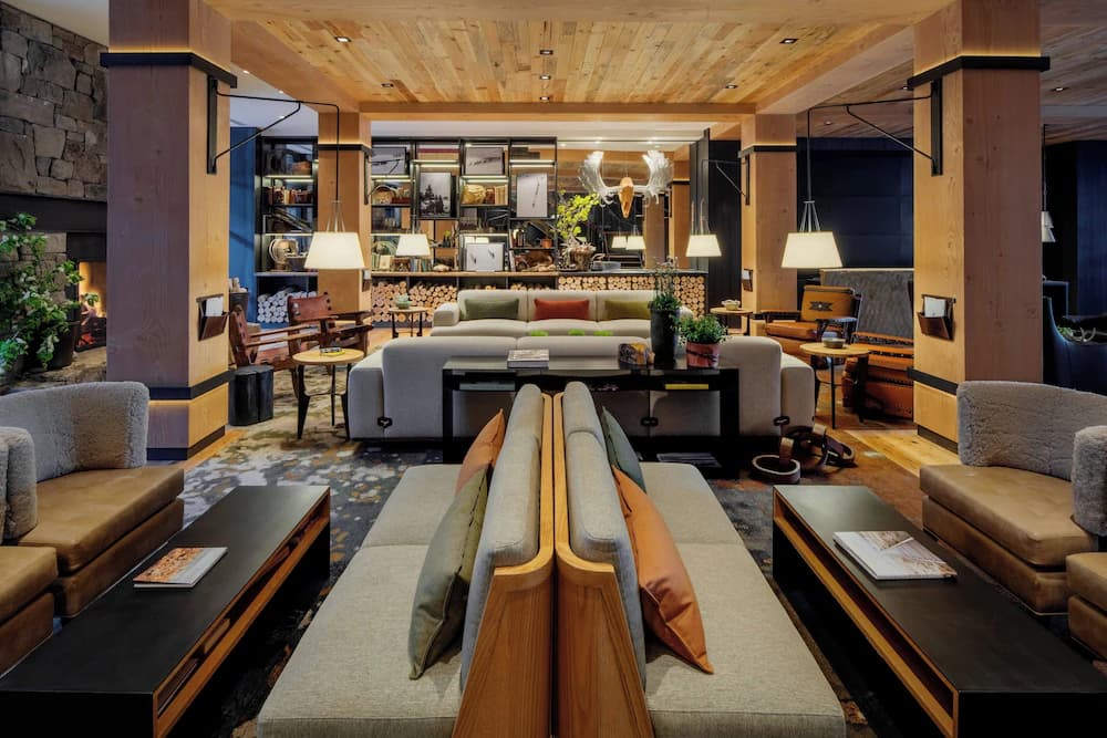 Lobby lounge