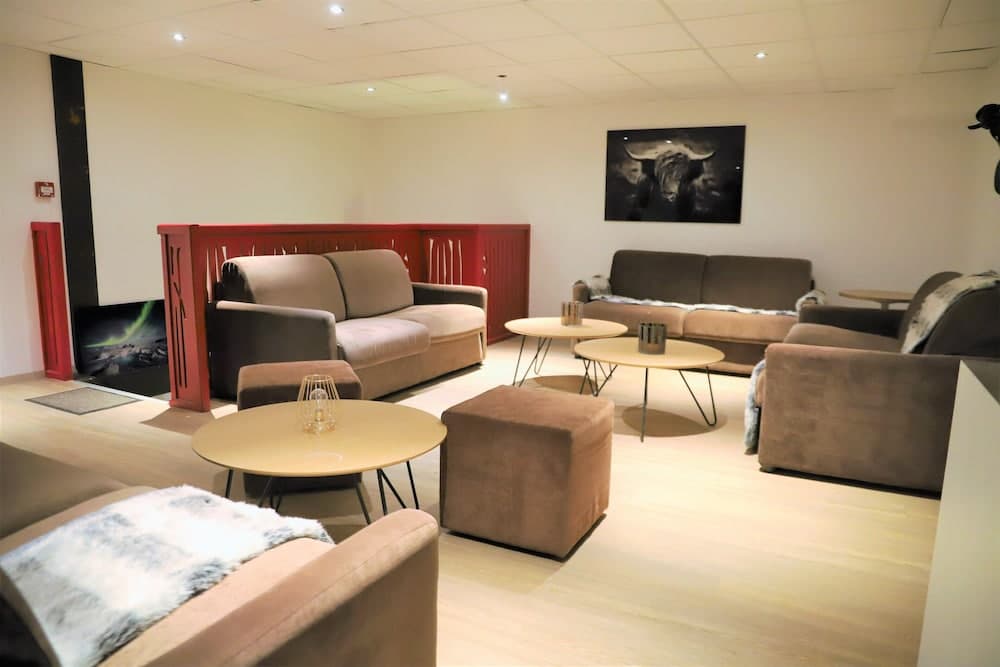 Lobby lounge