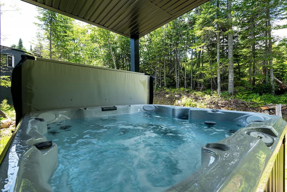 Private spa tub