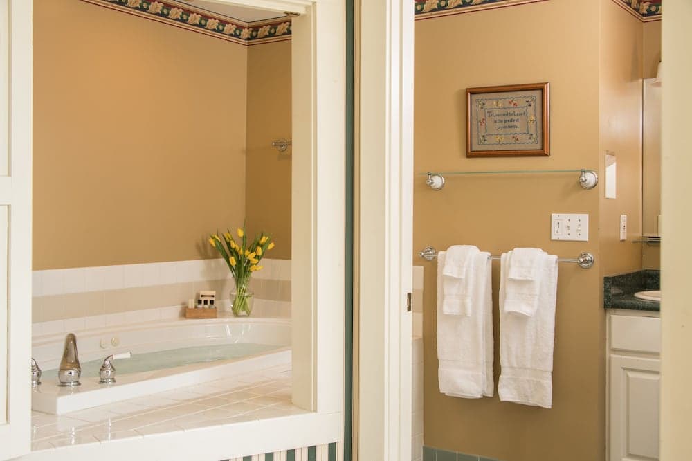 Jetted tub