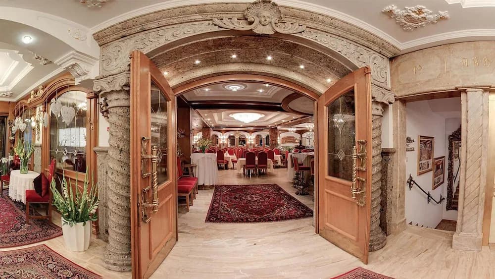 Banquet hall