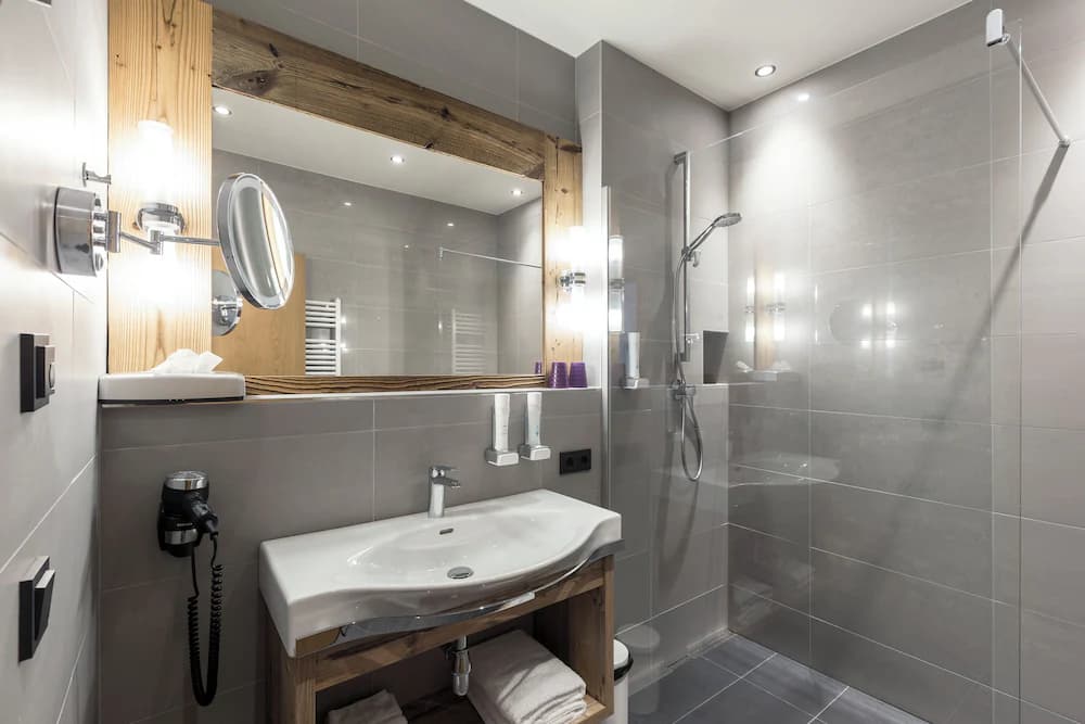 Bathroom shower