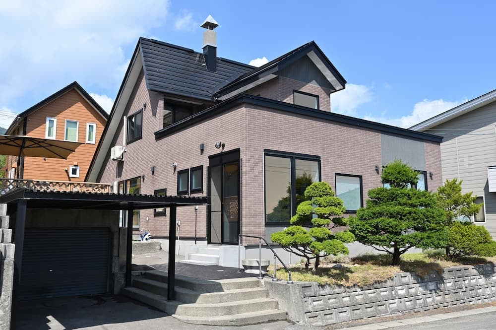 Primary image