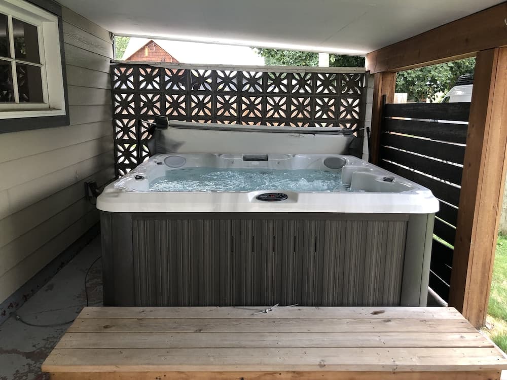 Jetted tub