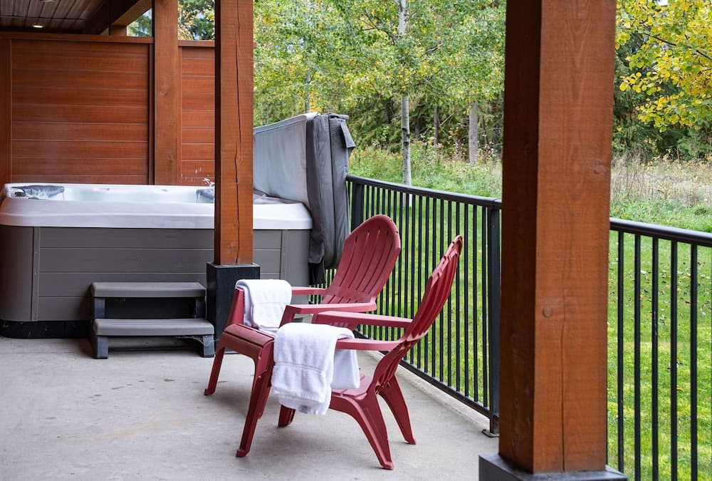 Private spa tub