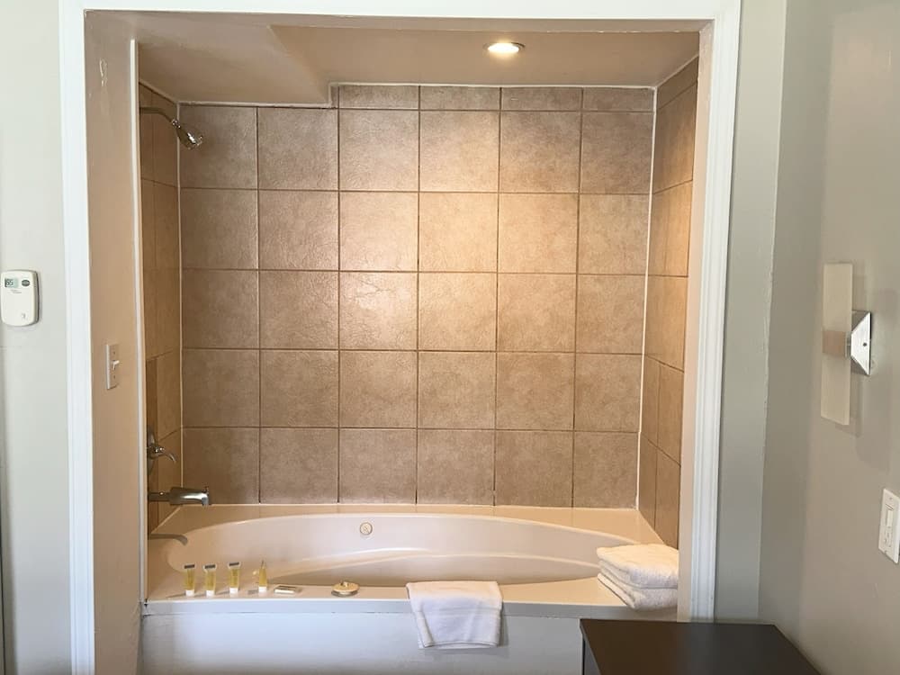Jetted tub