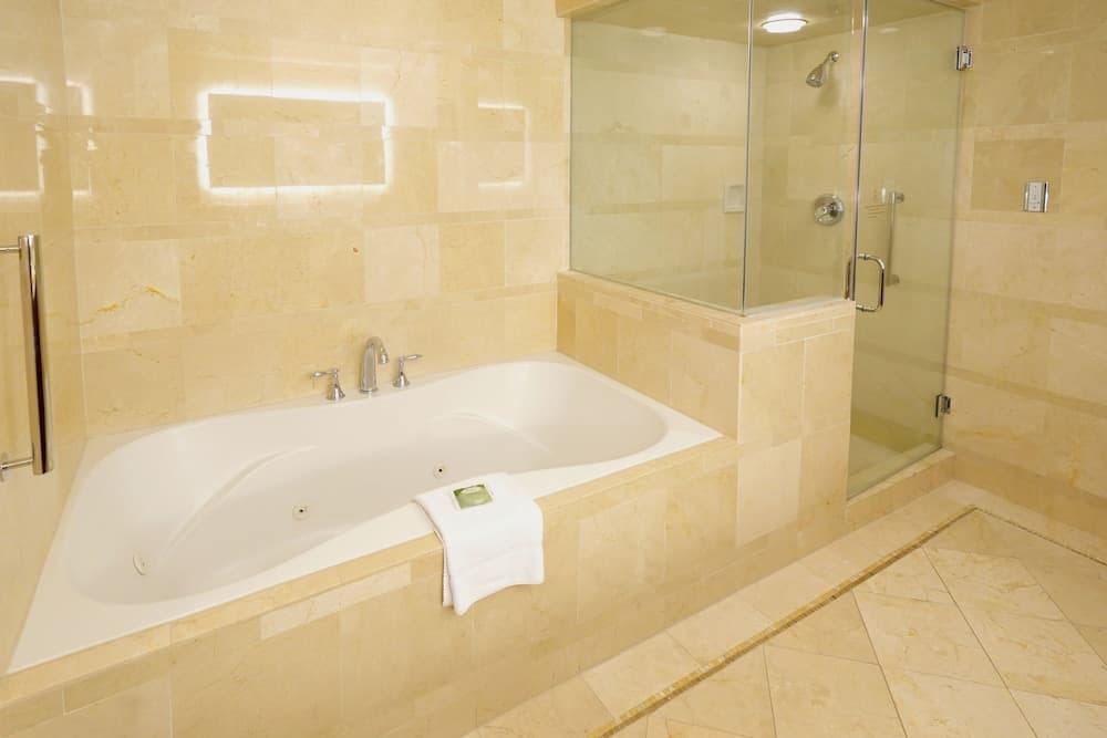 Jetted tub