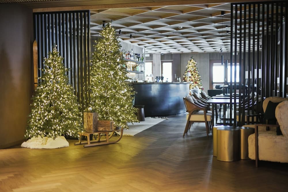 Lobby lounge