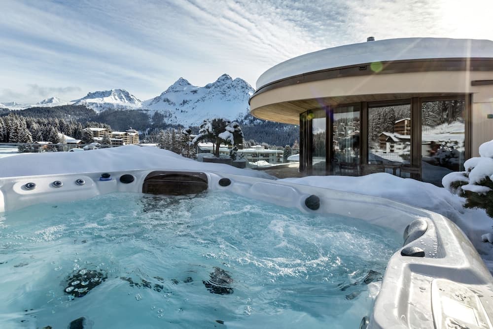Private spa tub