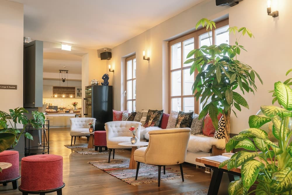Lobby lounge