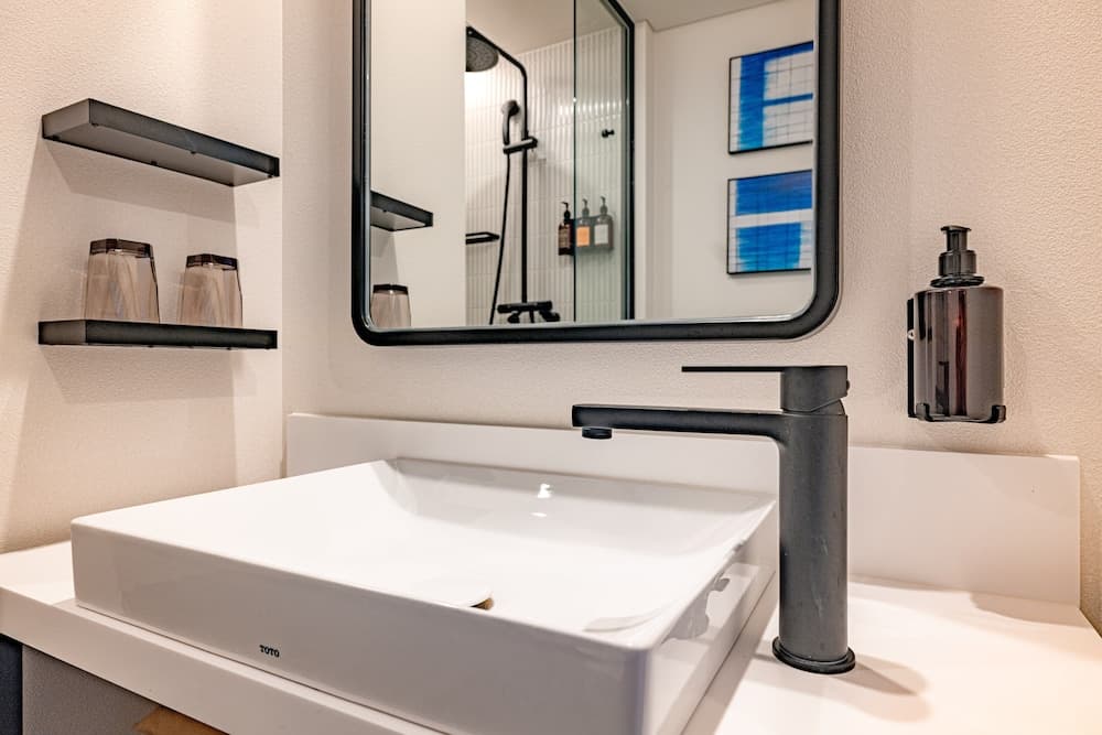 Bathroom amenities