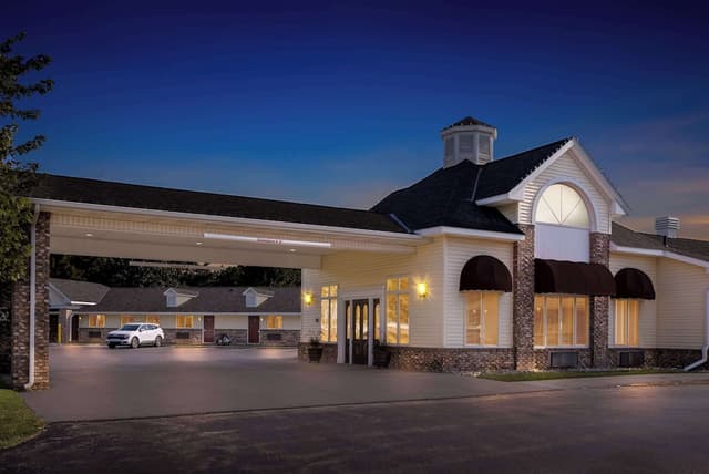 Lobby of Best Western of Harbor Springs