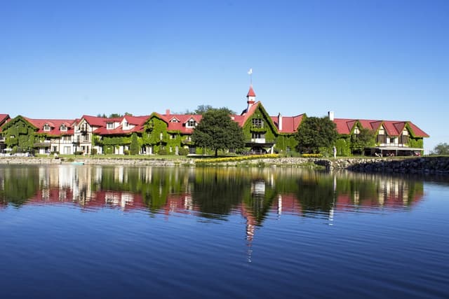 Lobby of The Highlands at Harbor Springs