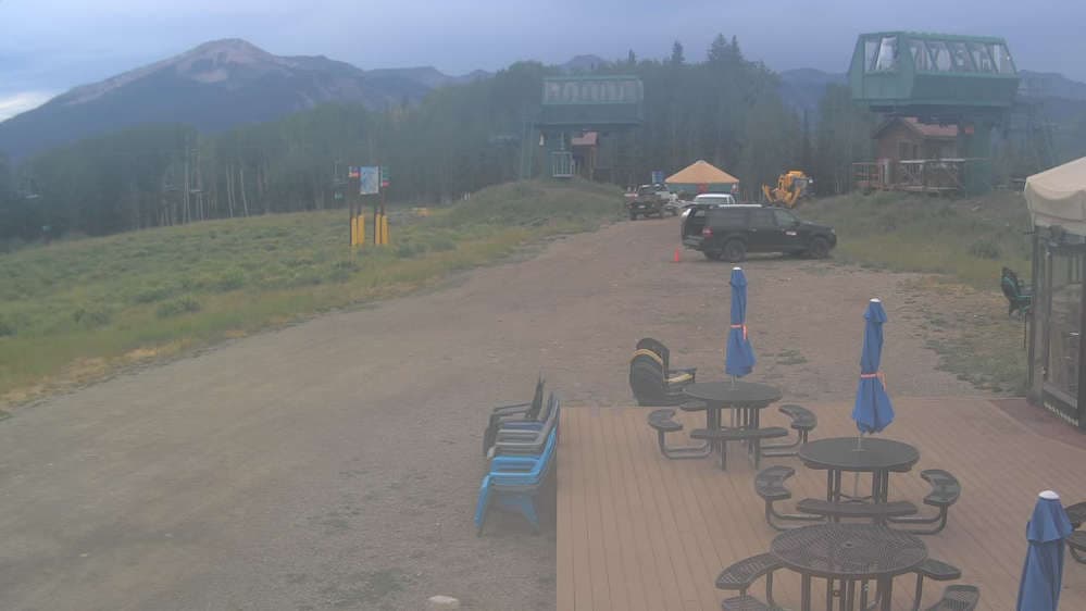 Umbrella Bar at Ten Peaks stream