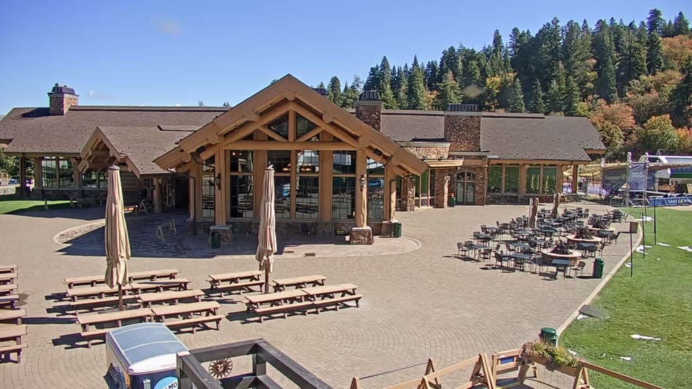 Earl's Plaza