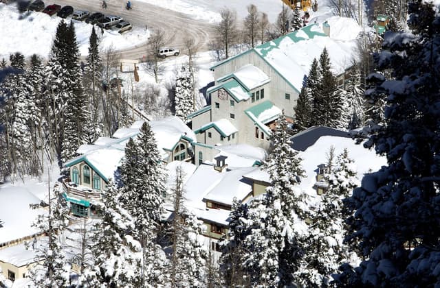 Lobby of Alpine Village Suites