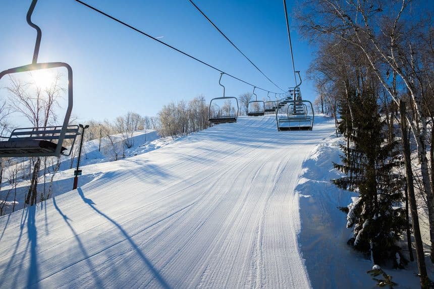 The 7 Best Midwest Ski Resorts, 2023/24